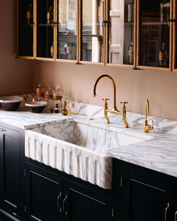 Tuscan Farmhouse 1000 Fluted Single Arabescato Marble Sink