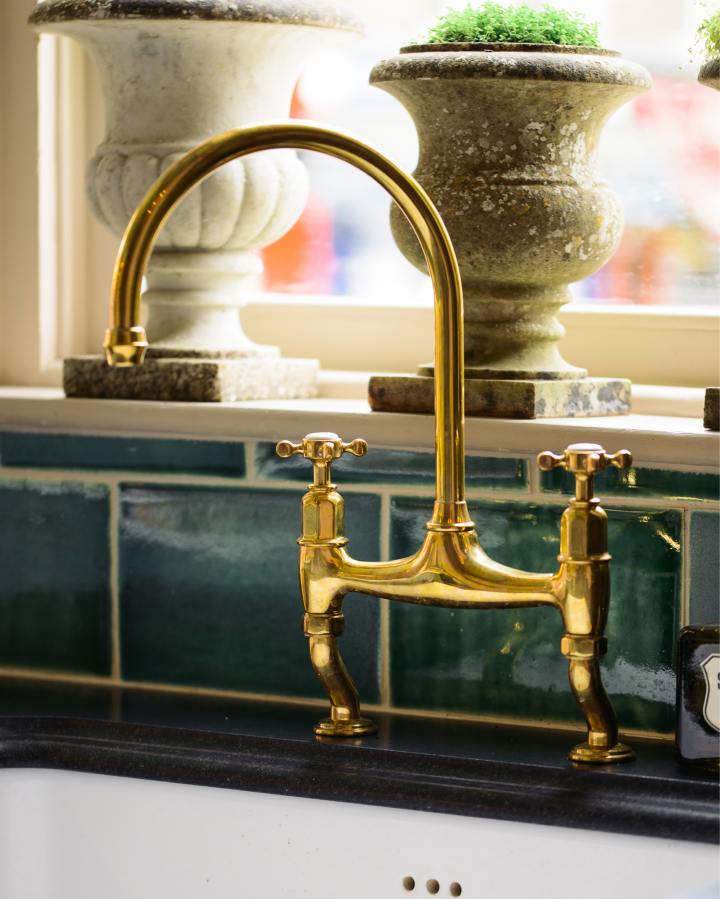 deVOL Aged Brass Ionian Tap