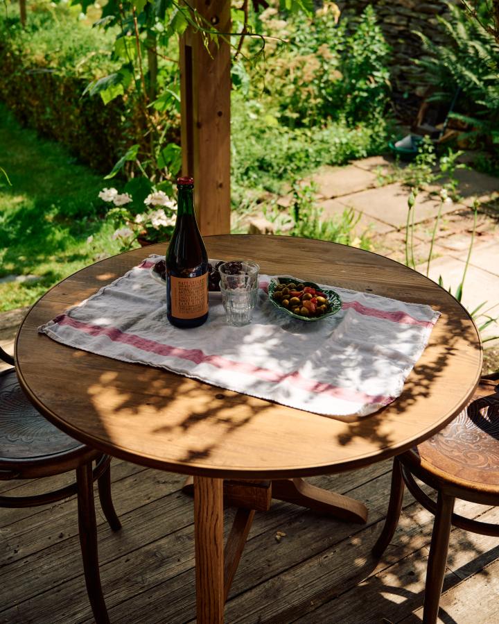 The Petite Vineyard Table