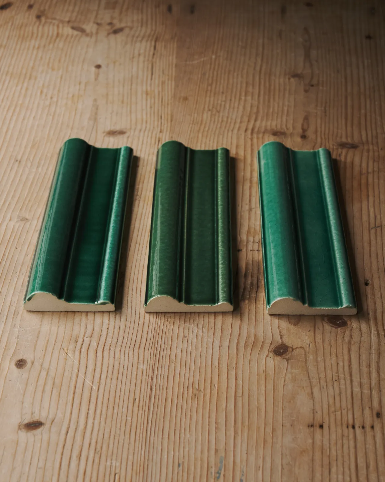 a side view of the emerald green border tiles.